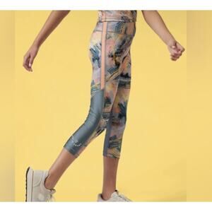 Athleta Girl x Simone Biles Youth Girls X-Small (6) Chit Chat Capris Leggings